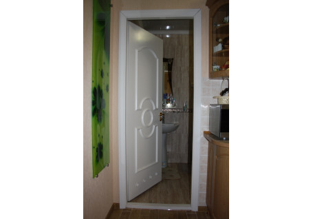 Двері у ванну кімнату
