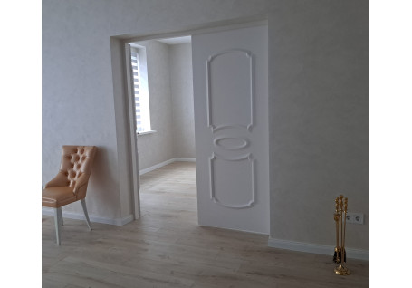 Двері у вітальню