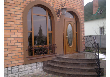 Двері в будинок