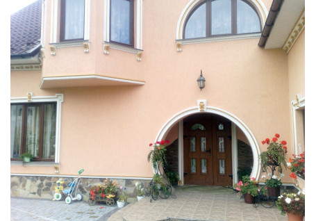 Двері в особняк